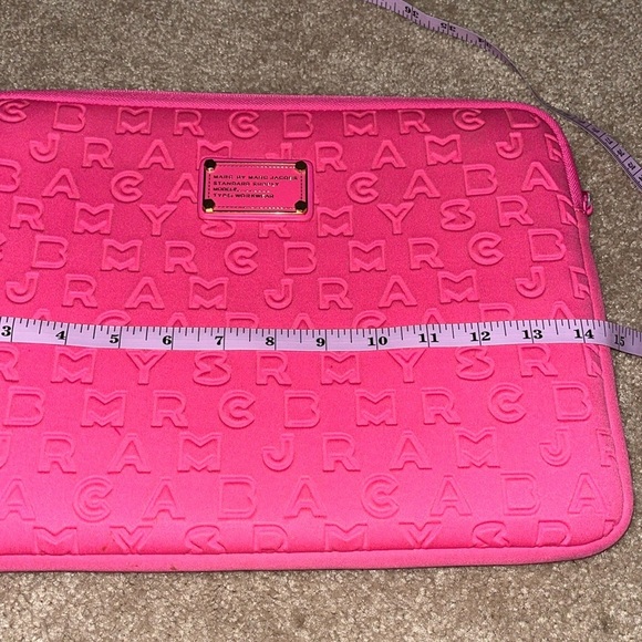 “Marc Jacob’s- Pink Laptop Case” - Picture 10 of 12